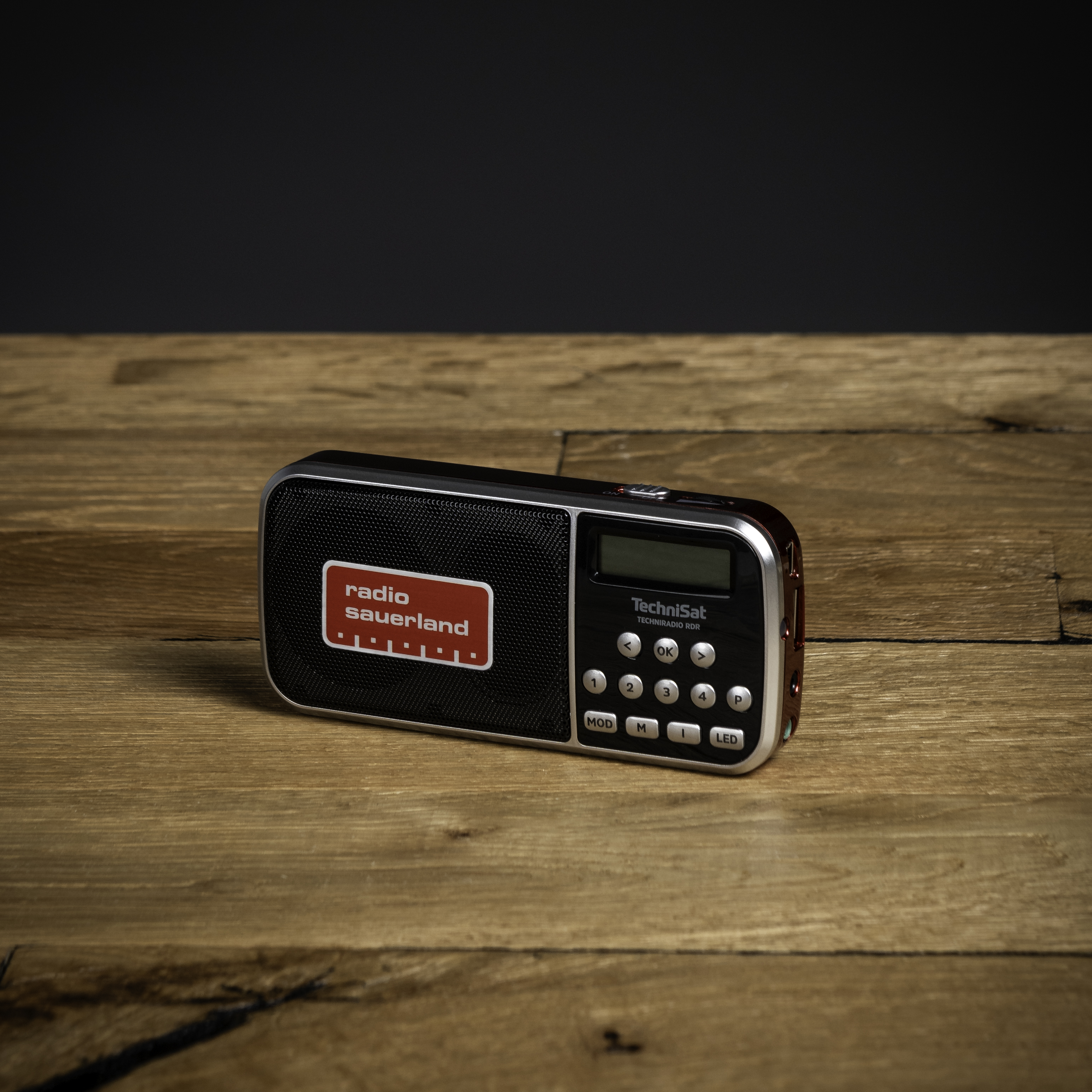 Radio mit DAB+ UKW und Senderlogo