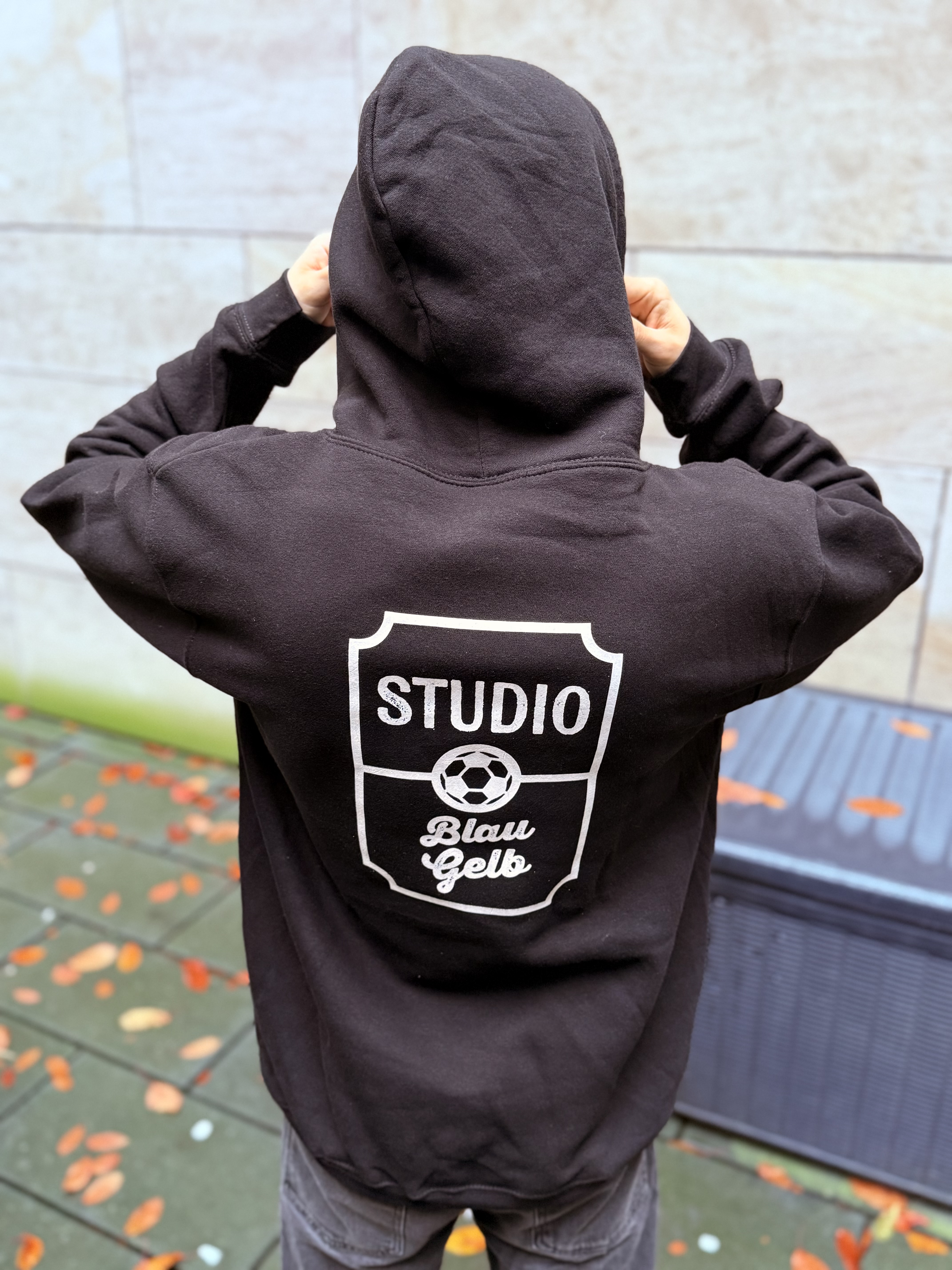 Premium unisex Hoodie „Studio Blau Gelb“ inkl. Magazin „Der Tempel“ 100 Jahre Eintracht-Stadion